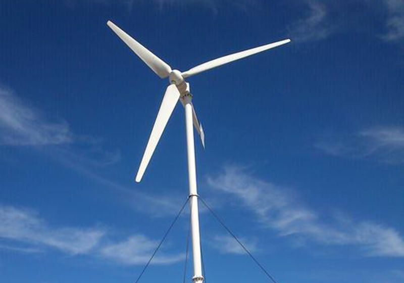 小型風(fēng)力發(fā)電機(jī)是如何利用自然資源的？