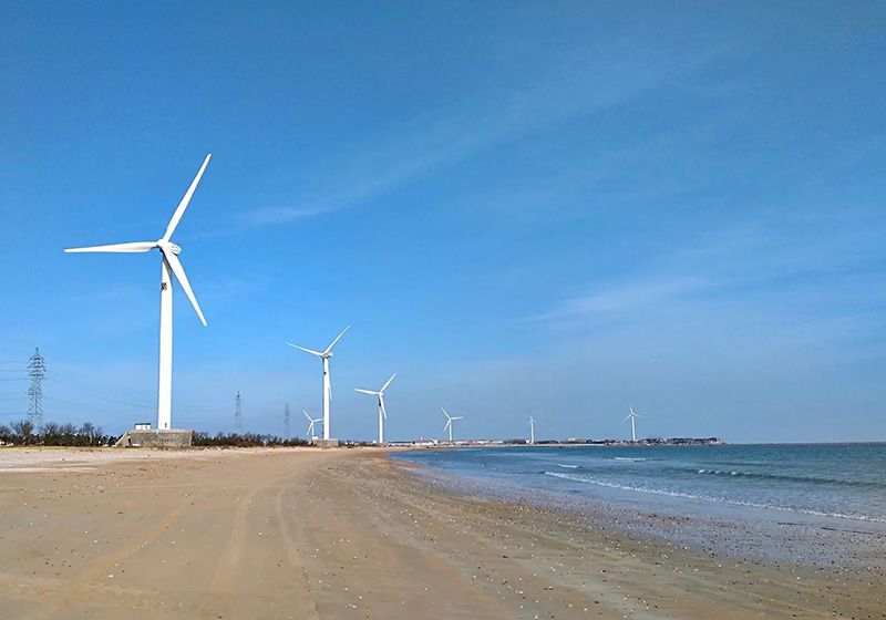 海邊風(fēng)力發(fā)電機(jī)一臺(tái)造價(jià)多少錢(qián)？