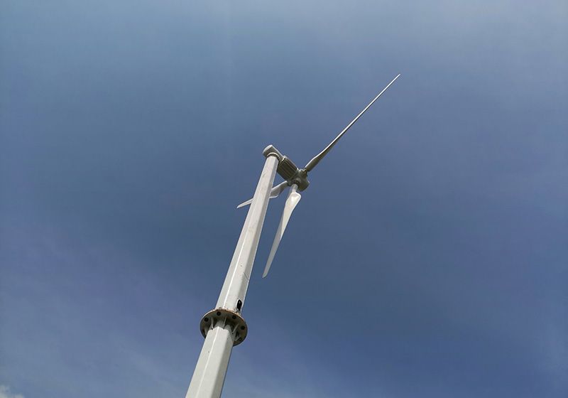 小型家用光伏板和小型風(fēng)力發(fā)電機(jī)能同時(shí)連接電池嗎？